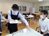 病室, テーブル, 部屋, 男 が含まれている画像  AI 生成コンテンツは誤りを含む可能性があります。